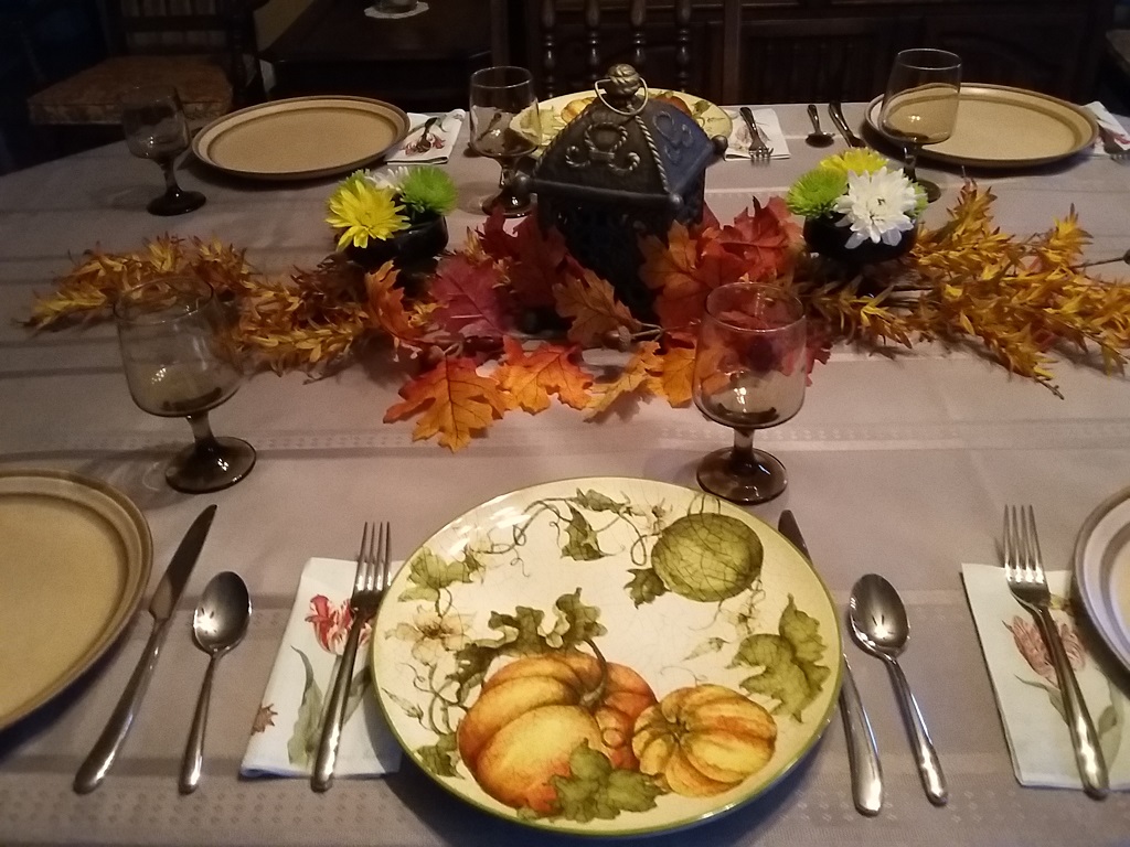 A bit more fancy at the dining table...
Holidays can be special. A bit more fancy at the dining table...
Holidays can be special.
