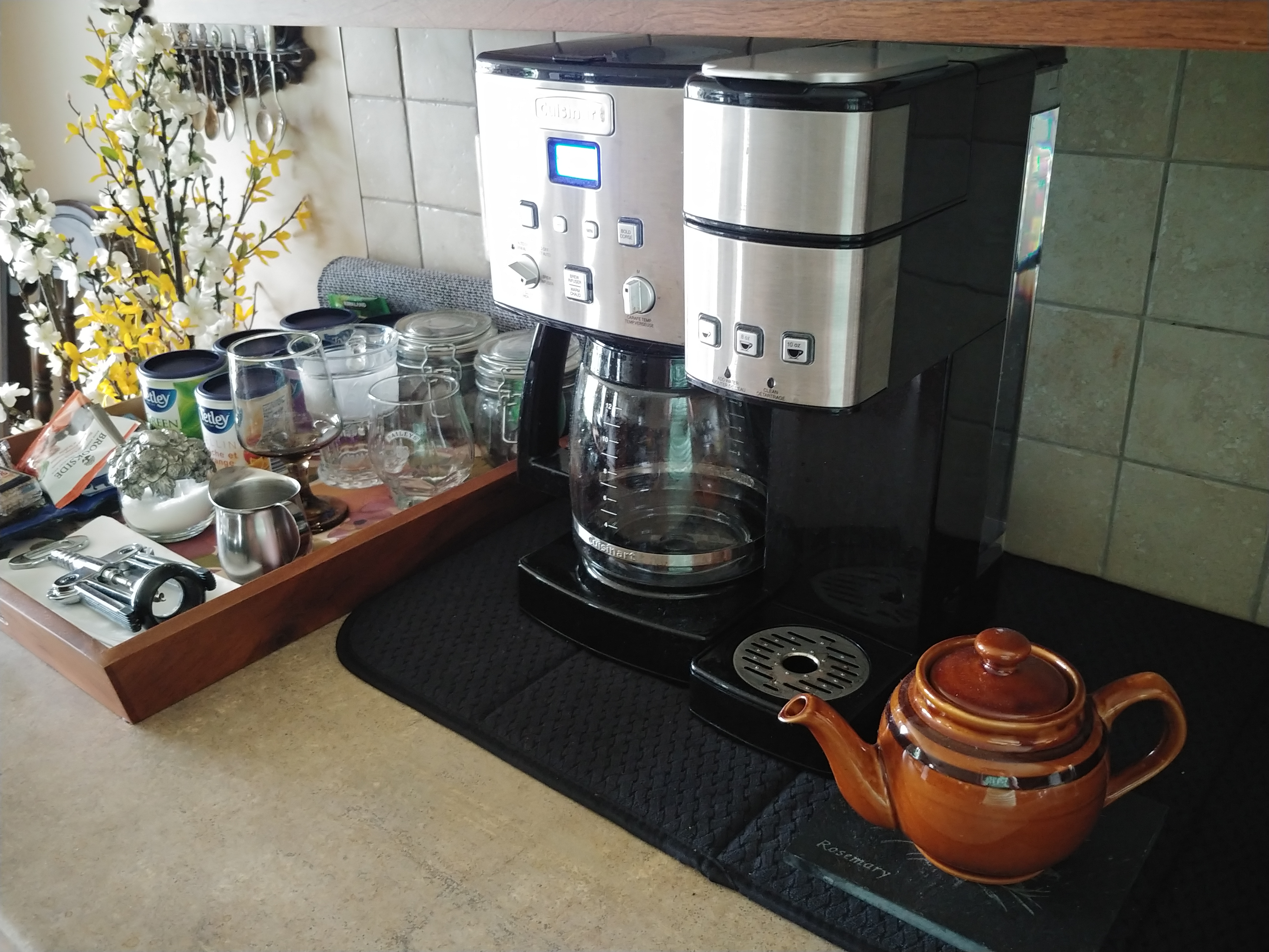 Coffee / Tea / Snacks help yourself ... Coffee / Tea / Snacks help yourself ...